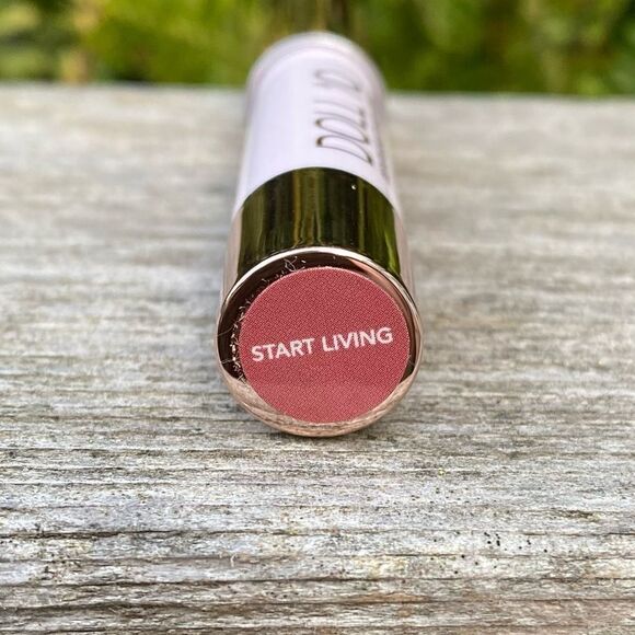 New Two (2) DOLL 10 Lip Crayon "Start Living" Full Size. Makeup Lipstick Beauty - Picture 10 of 12